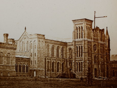 Photograph of the Castle under construction.